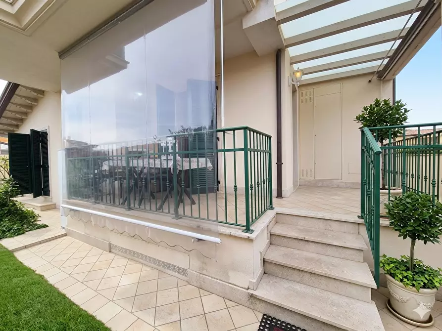 Immagine 1 di Appartamento in vendita  a Carrara