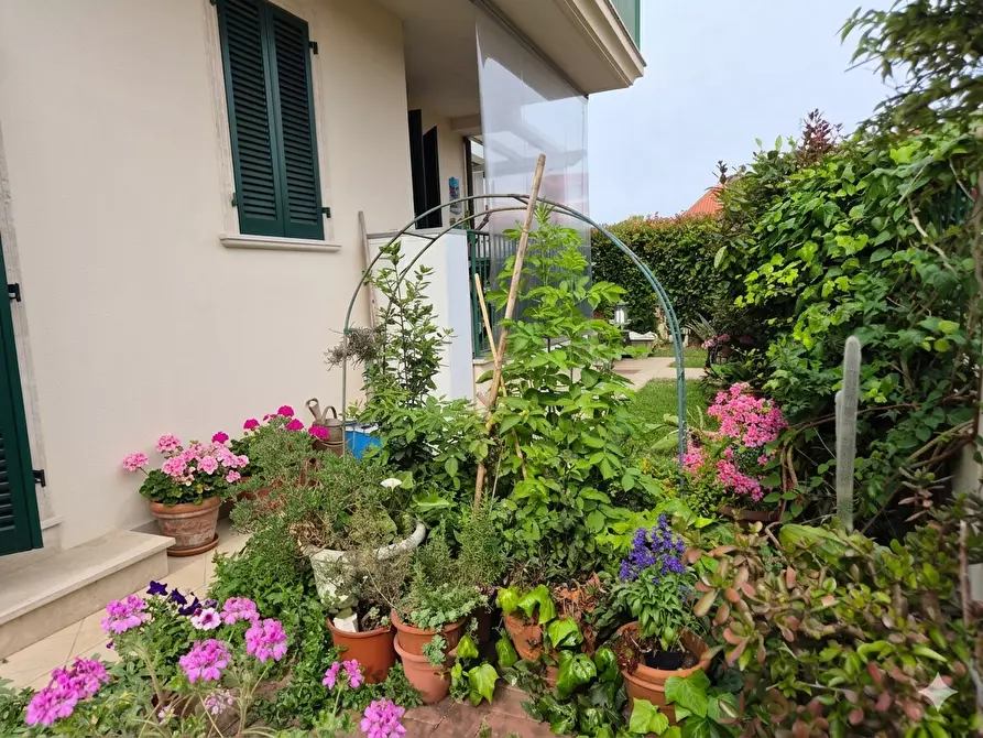 Immagine 3 di Appartamento in vendita  a Carrara