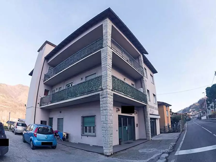 Immagine 2 di Negozio in vendita  a Pradalunga