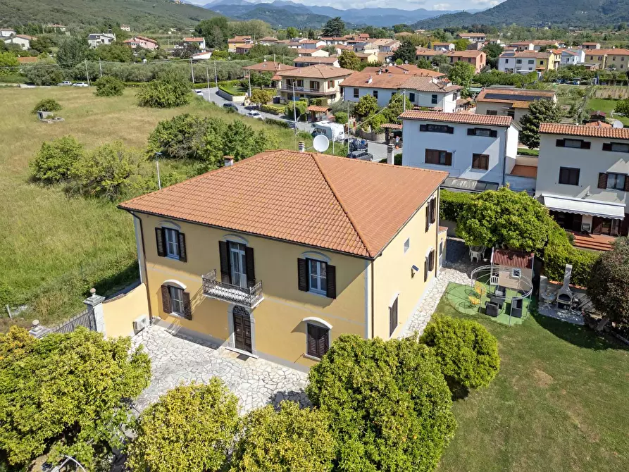 Immagine 2 di Villa in vendita  a San Giuliano Terme