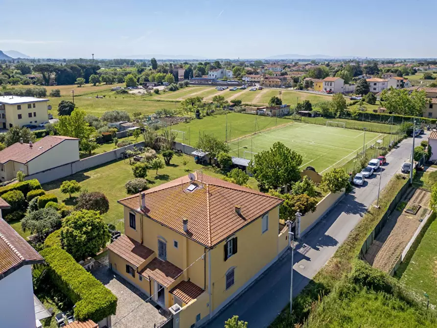 Immagine 1 di Villa in vendita  a San Giuliano Terme
