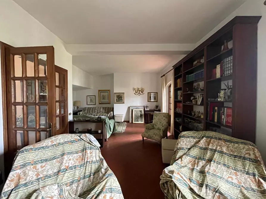 Immagine 1 di Casa bifamiliare in vendita  a Camaiore