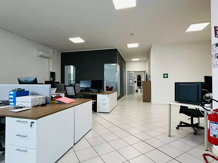 Immagine 1 di Laboratorio in affitto  a Pisa