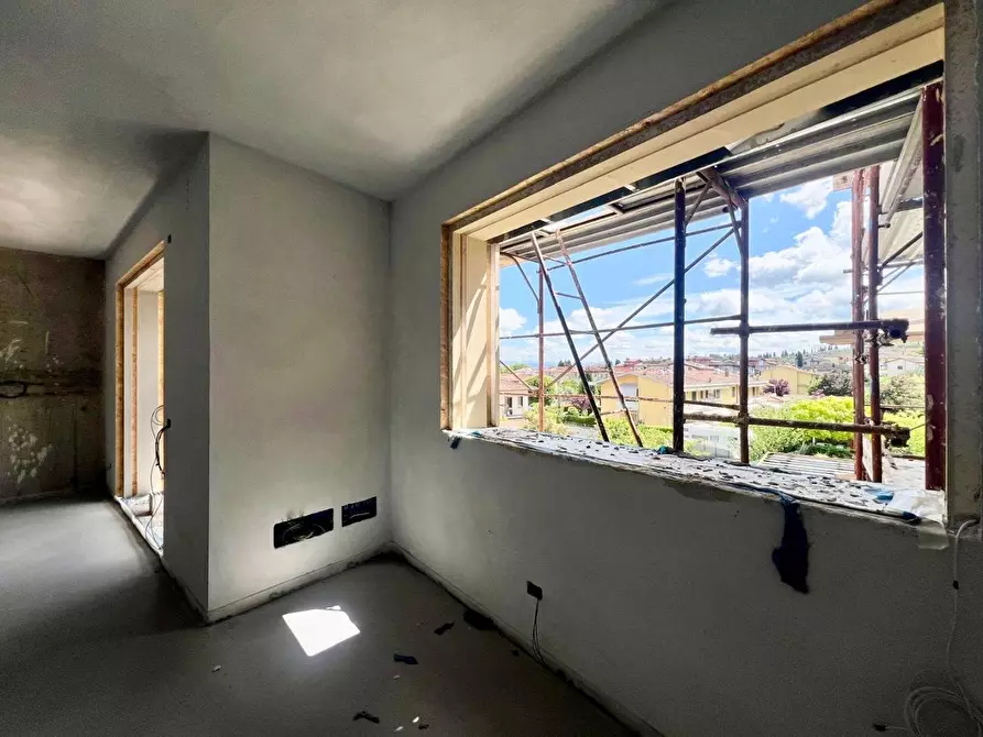 Immagine 8 di Appartamento in vendita  a Lastra A Signa