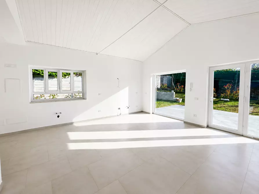 Immagine 3 di Villa in vendita  a Pontedera