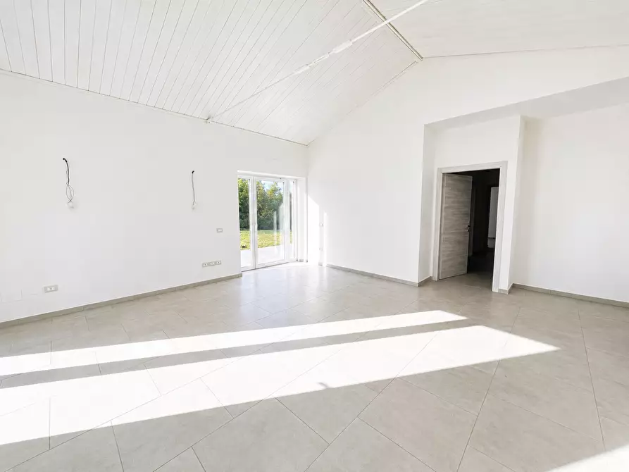 Immagine 21 di Villa in vendita  a Pontedera