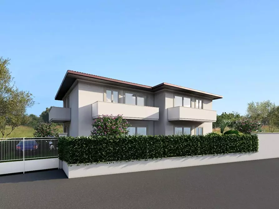 Immagine 2 di Appartamento in vendita  a Massa