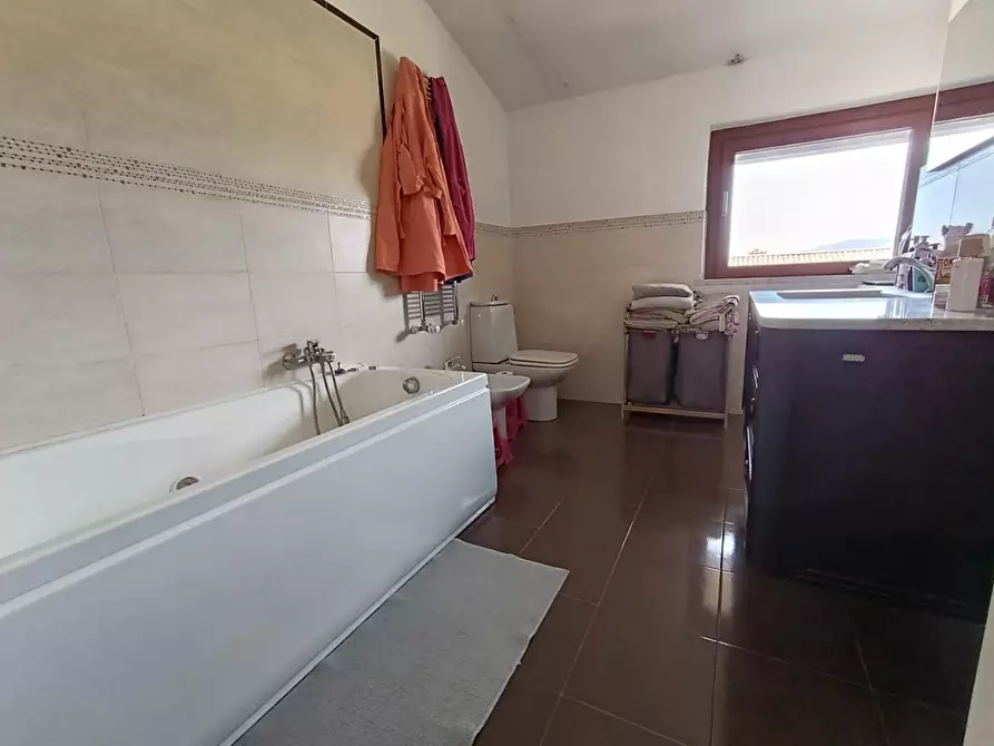 Immagine 8 di Appartamento in vendita  a Ortonovo