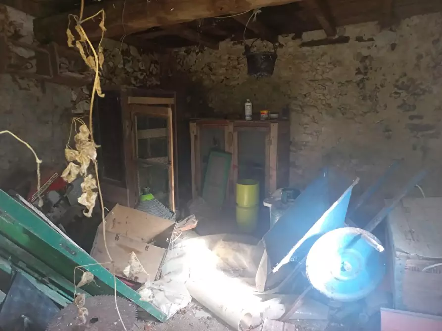 Immagine 17 di Rustico / casale in vendita  a Molazzana
