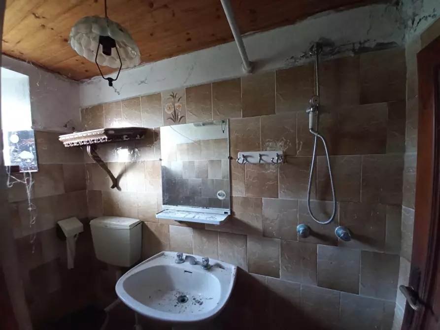 Immagine 15 di Rustico / casale in vendita  a Molazzana
