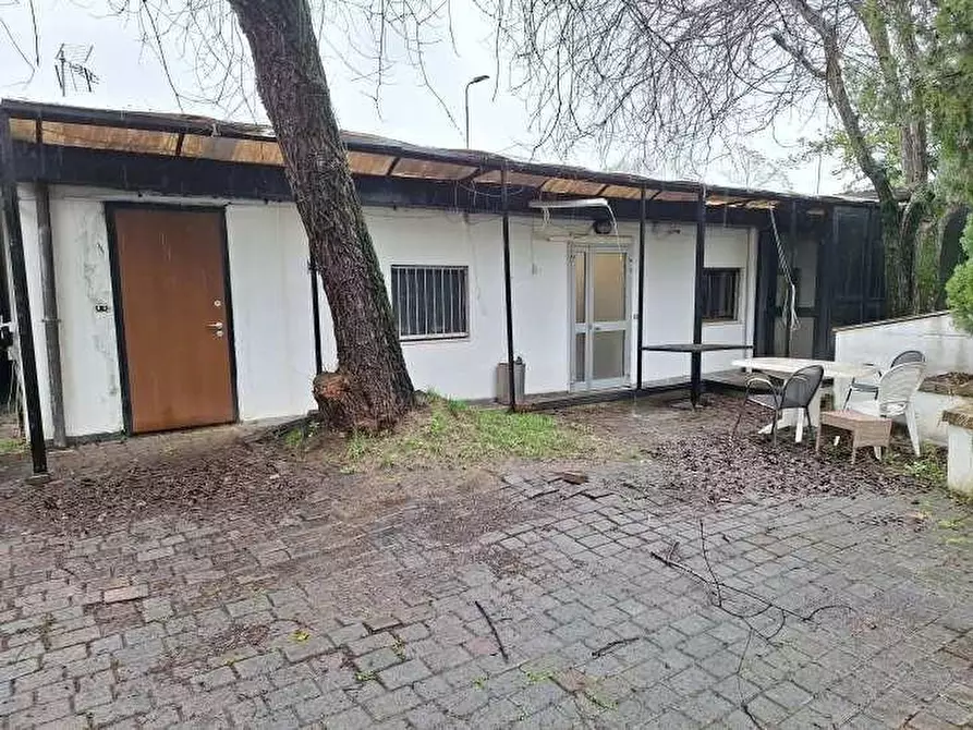 Immagine 8 di Garage in vendita  a Milano