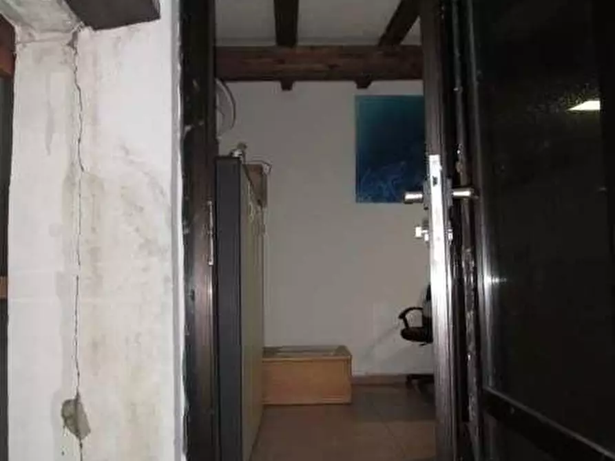 Immagine 21 di Garage in vendita  a Milano