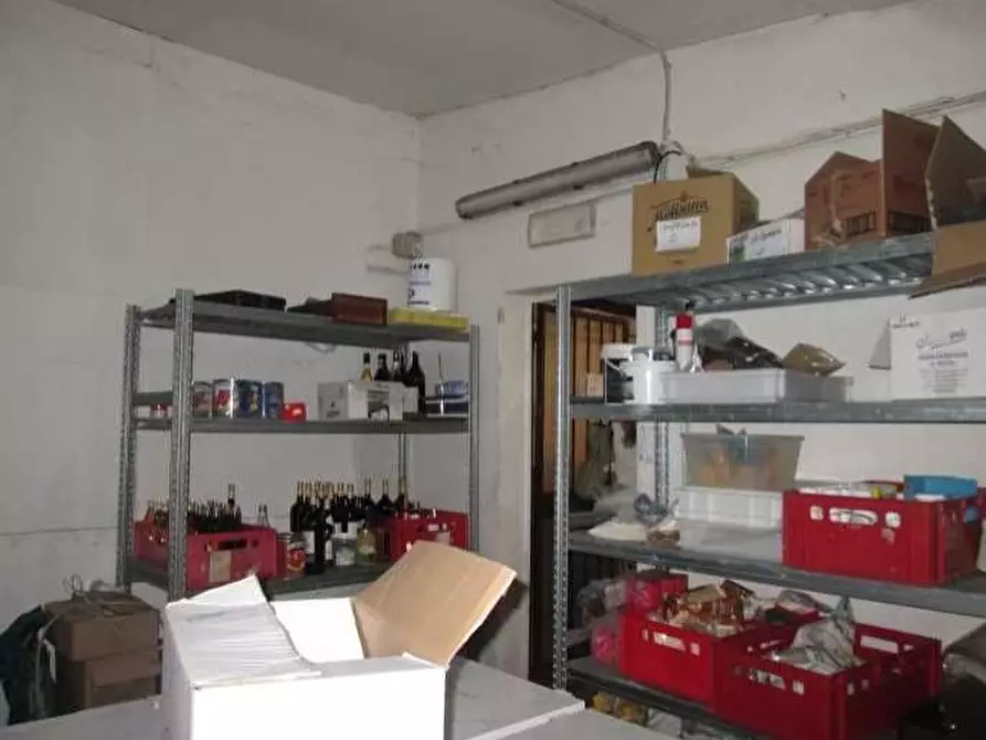 Immagine 9 di Garage in vendita  a Milano