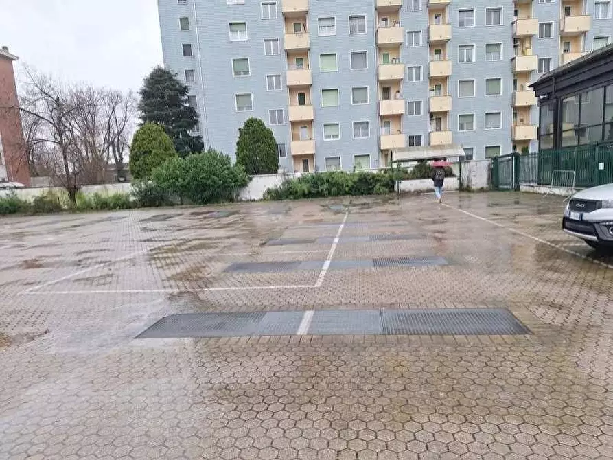 Immagine 24 di Garage in vendita  a Milano