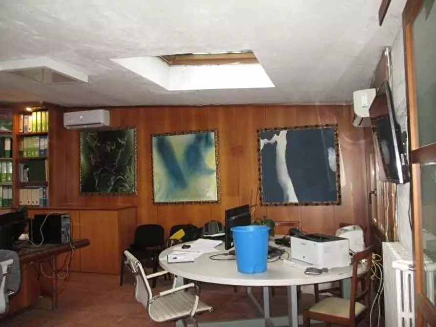 Immagine 13 di Garage in vendita  a Milano