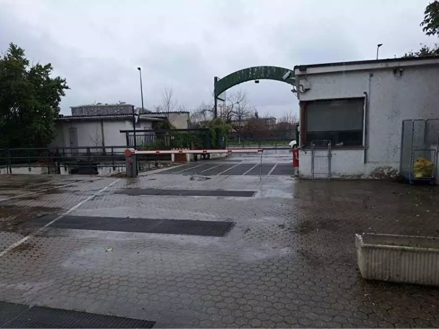 Immagine 3 di Garage in vendita  a Milano