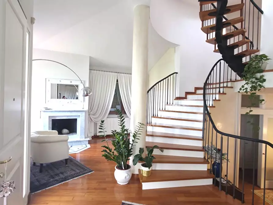 Immagine 6 di Villa in vendita  a Cerreto Guidi