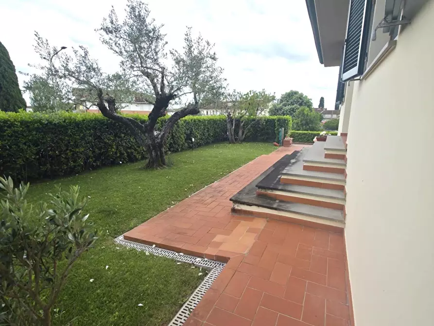 Immagine 2 di Villa in vendita  a Cerreto Guidi