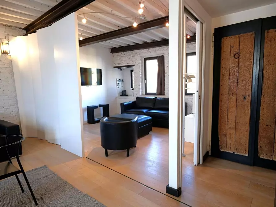 Immagine 38 di Appartamento in vendita  a Lucca