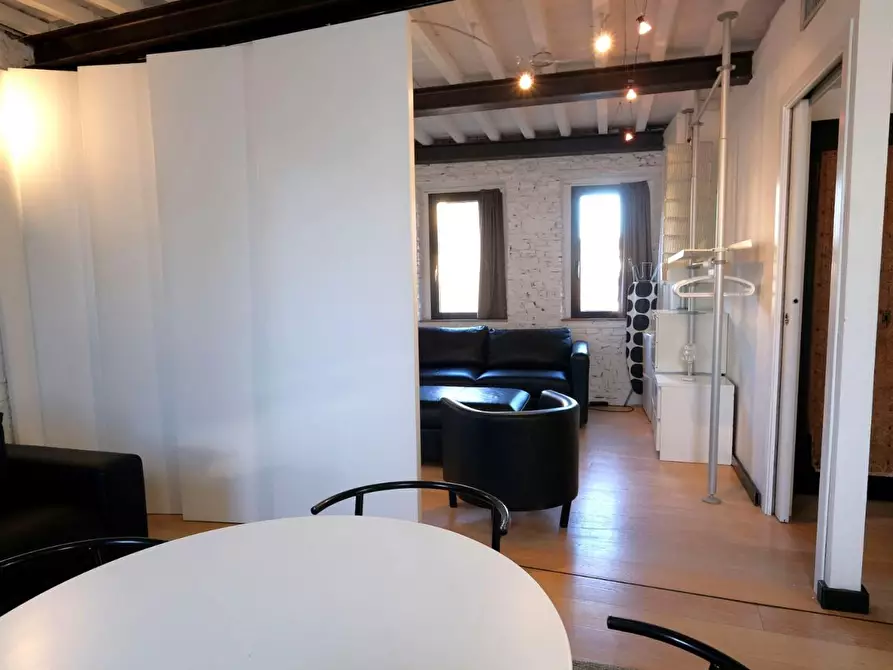 Immagine 36 di Appartamento in vendita  a Lucca