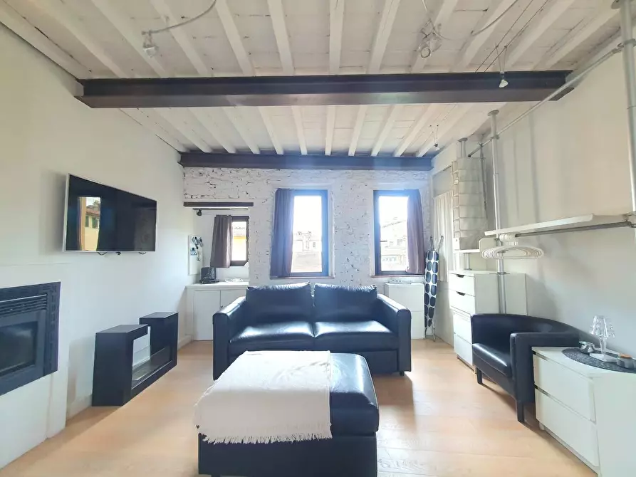 Immagine 6 di Appartamento in vendita  a Lucca