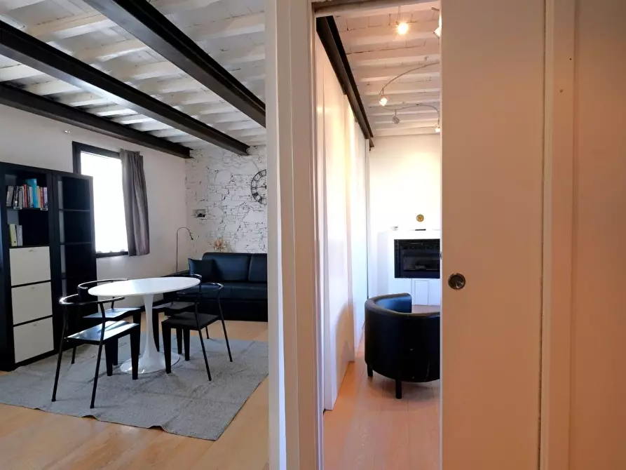 Immagine 35 di Appartamento in vendita  a Lucca