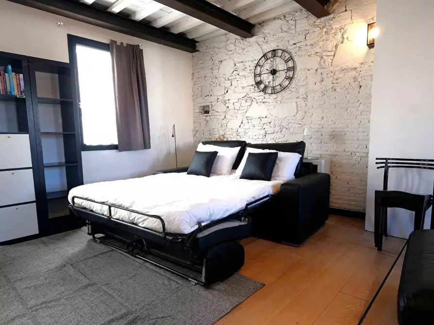 Immagine 42 di Appartamento in vendita  a Lucca