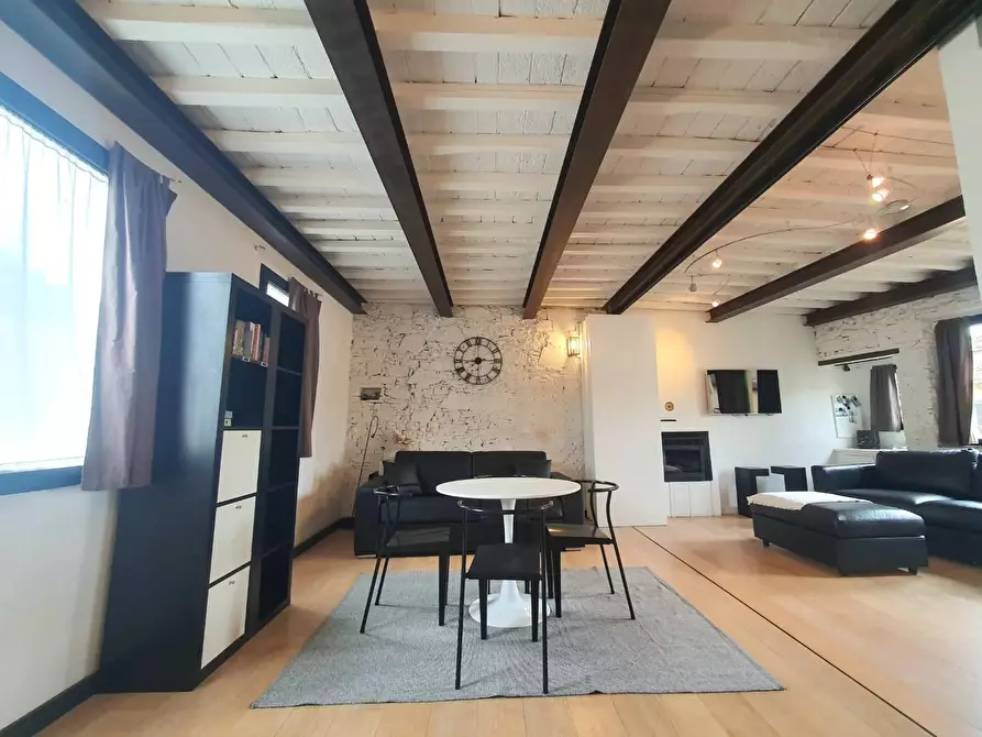 Immagine 3 di Appartamento in vendita  a Lucca
