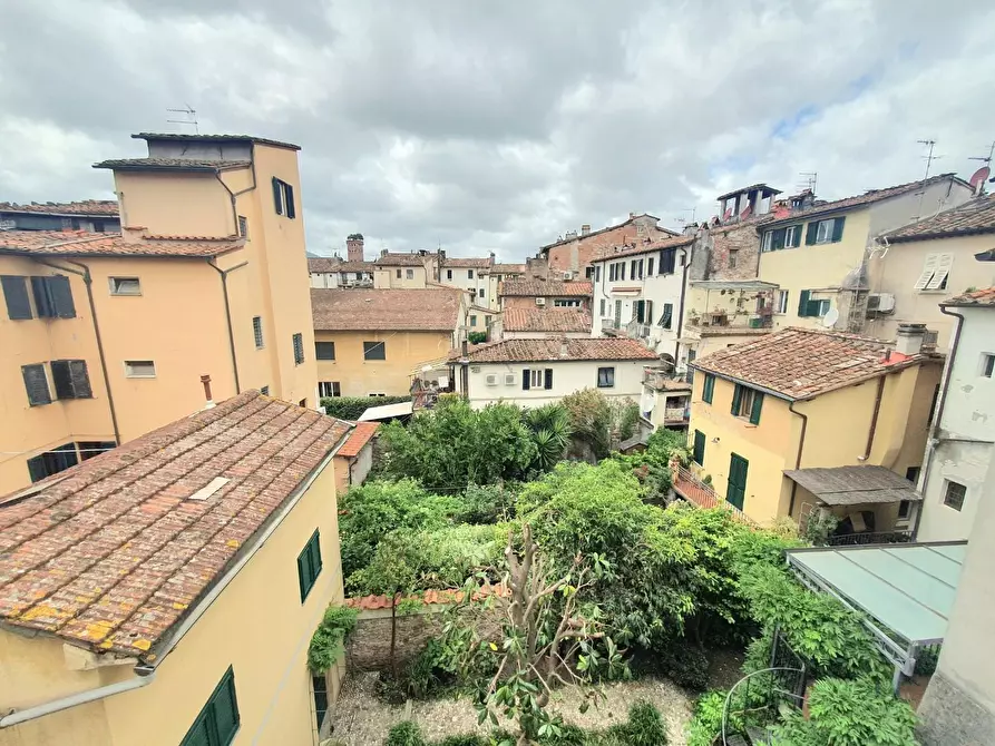 Immagine 34 di Appartamento in vendita  a Lucca