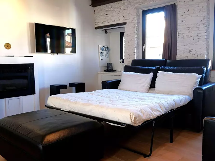 Immagine 39 di Appartamento in vendita  a Lucca
