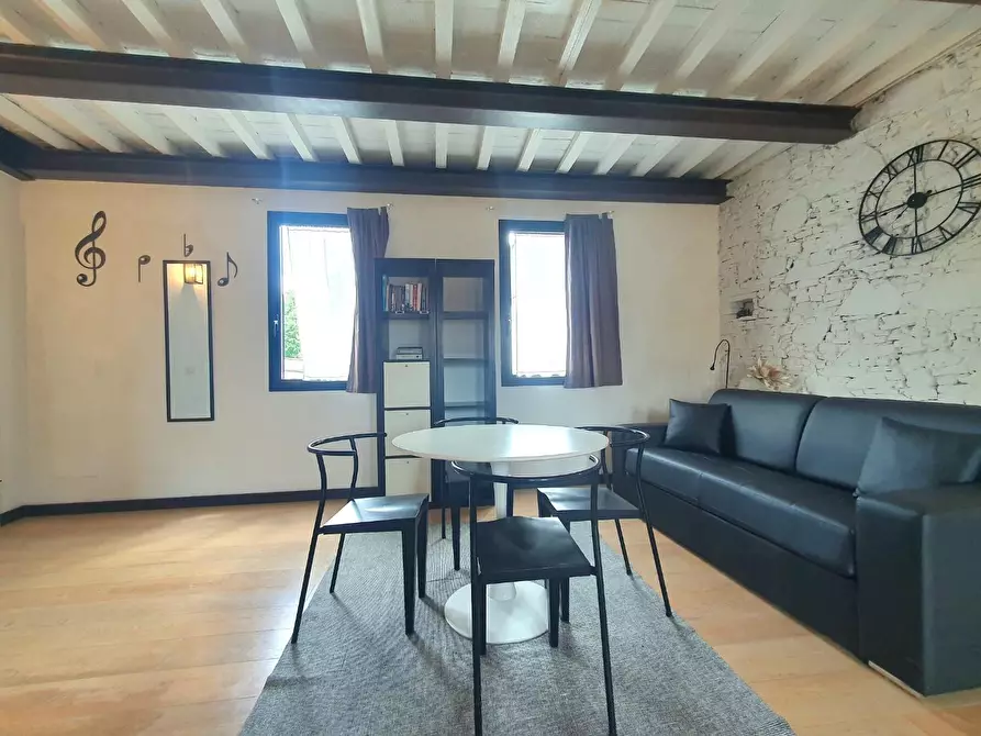 Immagine 21 di Appartamento in vendita  a Lucca