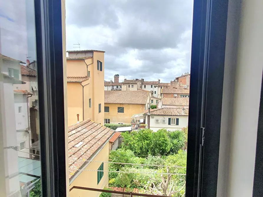 Immagine 33 di Appartamento in vendita  a Lucca