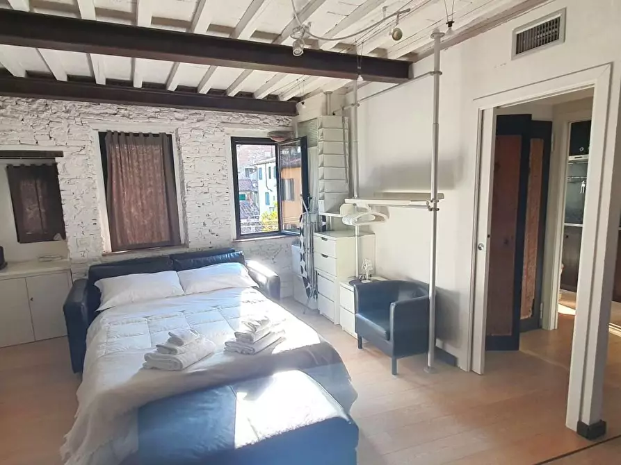 Immagine 37 di Appartamento in vendita  a Lucca
