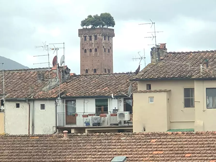 Immagine 20 di Appartamento in vendita  a Lucca