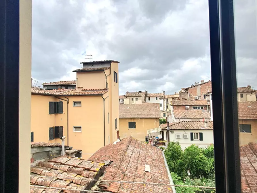 Immagine 18 di Appartamento in vendita  a Lucca
