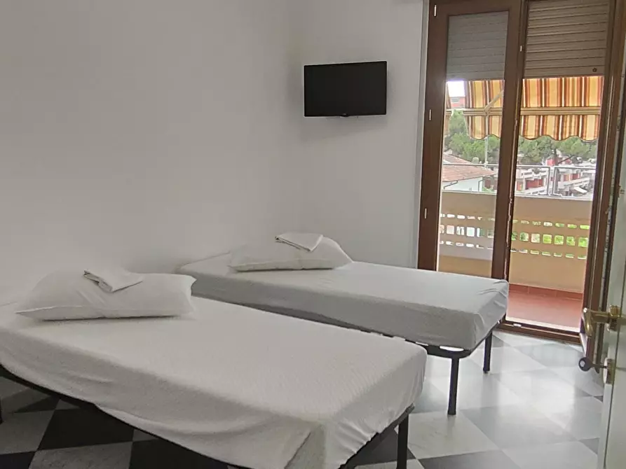 Immagine 4 di Appartamento in vendita  a Carrara