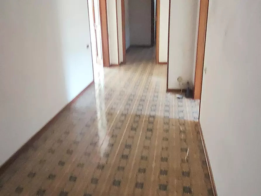 Immagine 2 di Appartamento in vendita  a Carrara