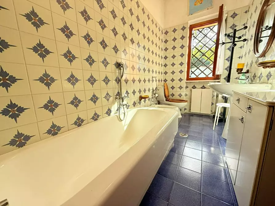 Immagine 20 di Casa bifamiliare in vendita  a Massa