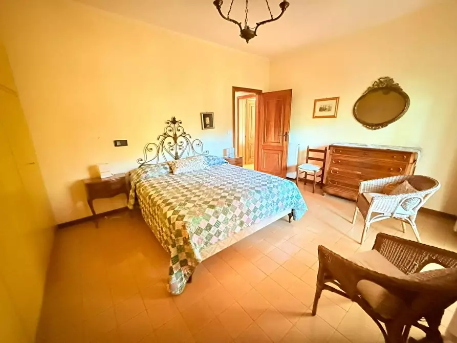 Immagine 13 di Casa bifamiliare in vendita  a Massa