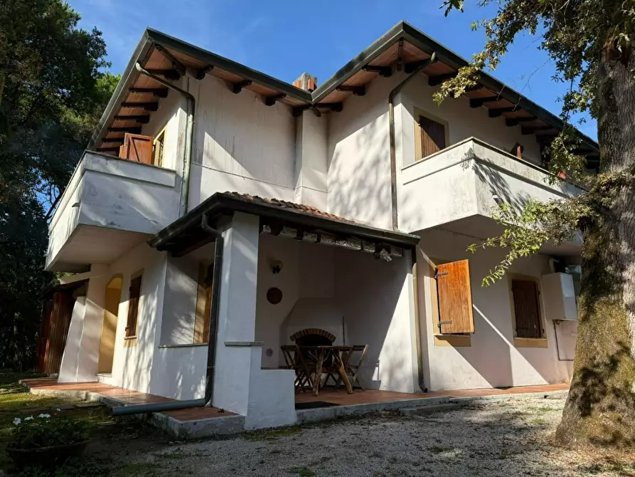 Immagine 1 di Casa bifamiliare in vendita  a Massa