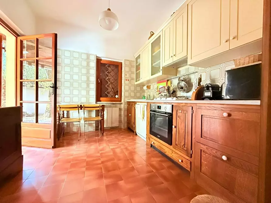 Immagine 10 di Casa bifamiliare in vendita  a Massa