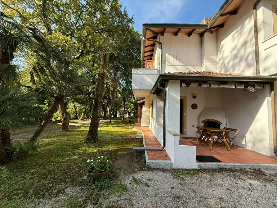 Immagine 3 di Casa bifamiliare in vendita  a Massa