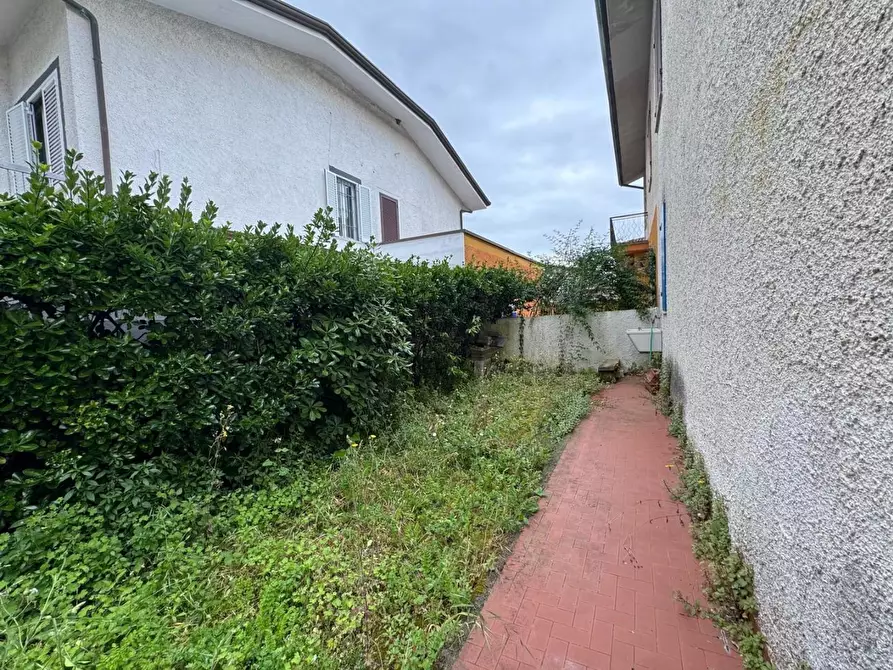 Immagine 14 di Appartamento in vendita  a Camaiore