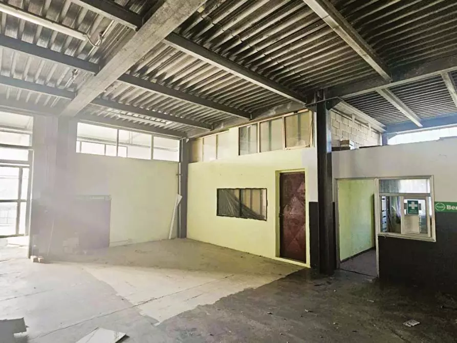 Immagine 1 di Attività artigianale in vendita  a Massa