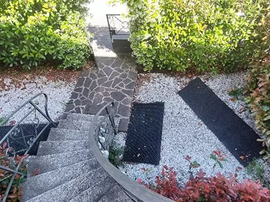 Immagine 2 di Appartamento in vendita  a Pistoia