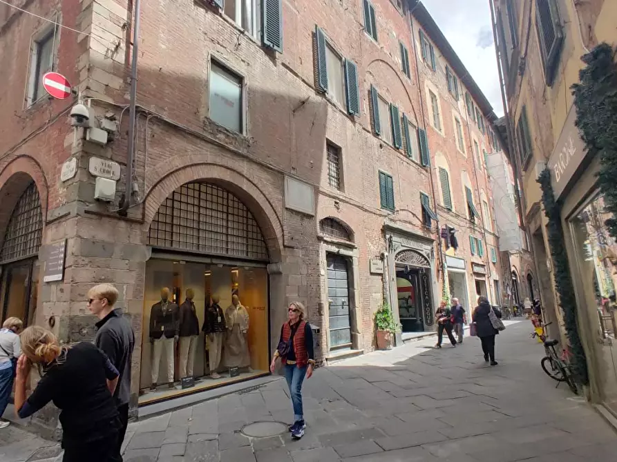 Immagine 1 di Appartamento in vendita  a Lucca