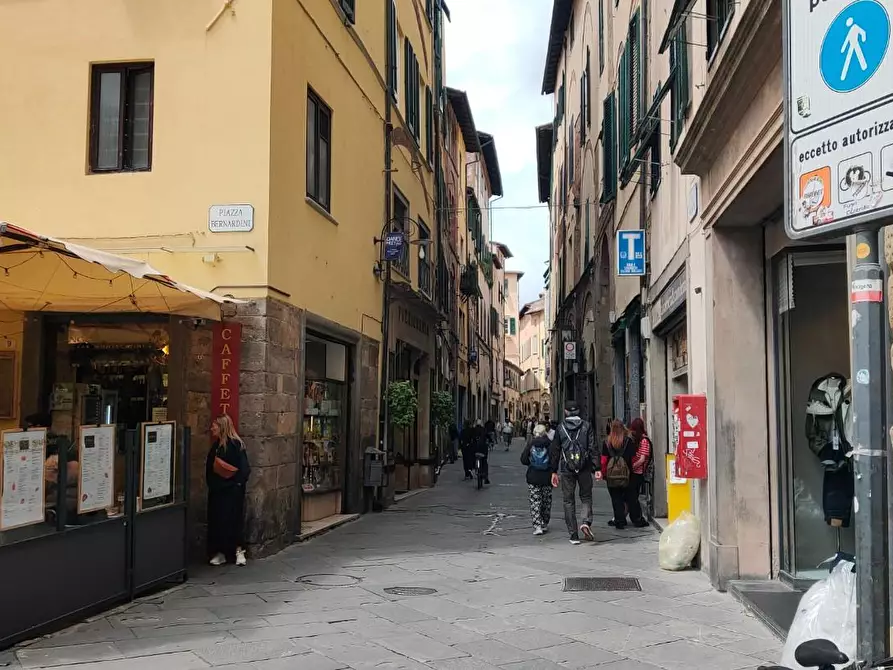 Immagine 3 di Appartamento in vendita  a Lucca