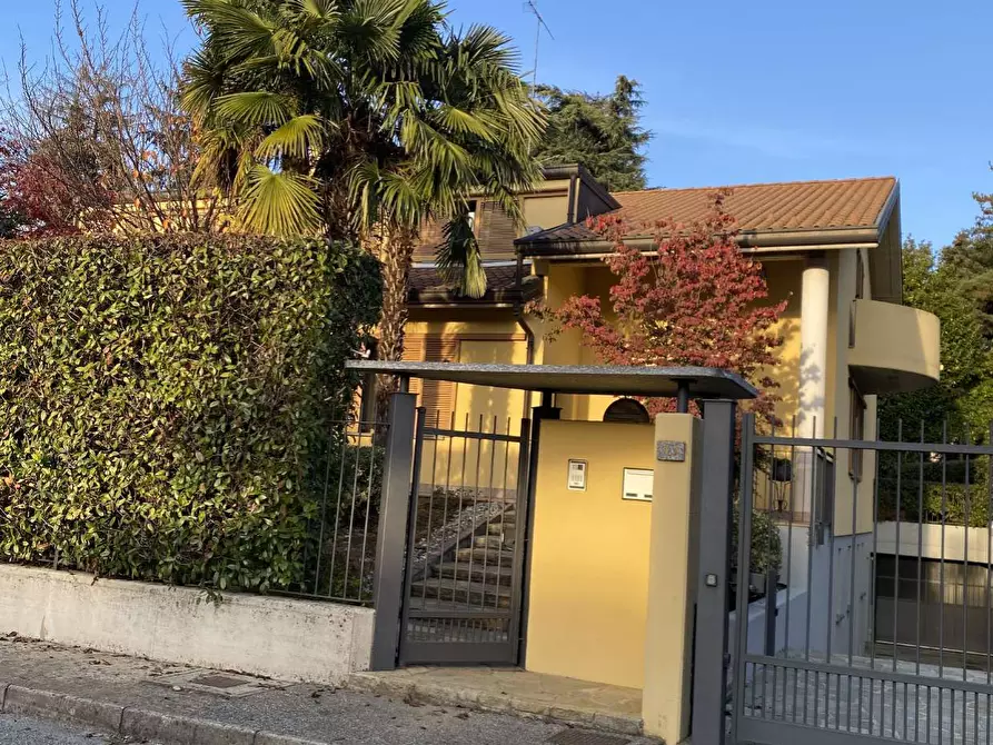 Immagine 1 di Casa bifamiliare in vendita  a Verano Brianza
