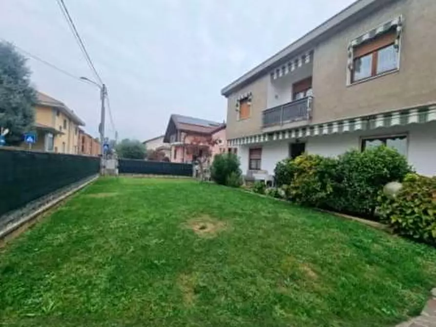 Immagine 2 di Appartamento in vendita  a Cogliate