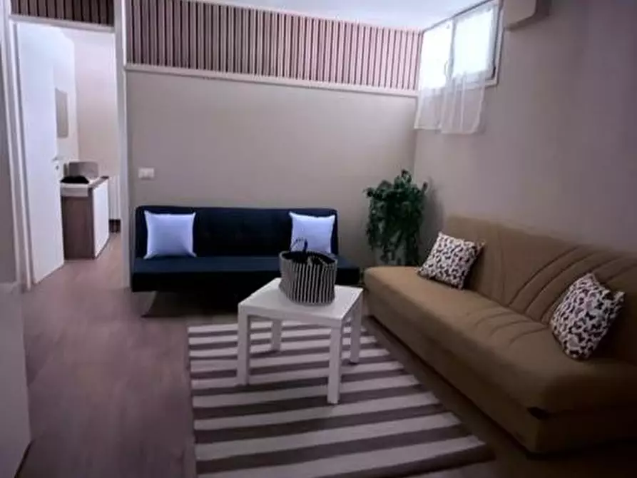 Immagine 1 di Appartamento in affitto  a Camaiore